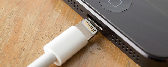 Apple может заменить разъем Lightning на смартфонах