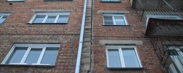 В Новосибирске дом, треснувший в мороз, начнут ремонтировать весной 2023 года