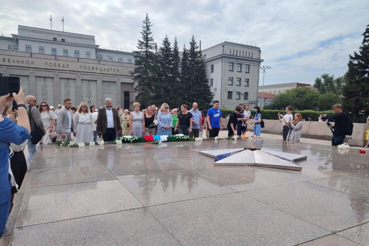 В Иркутске десятки людей почтили память детей – жертв войны в Донбассе