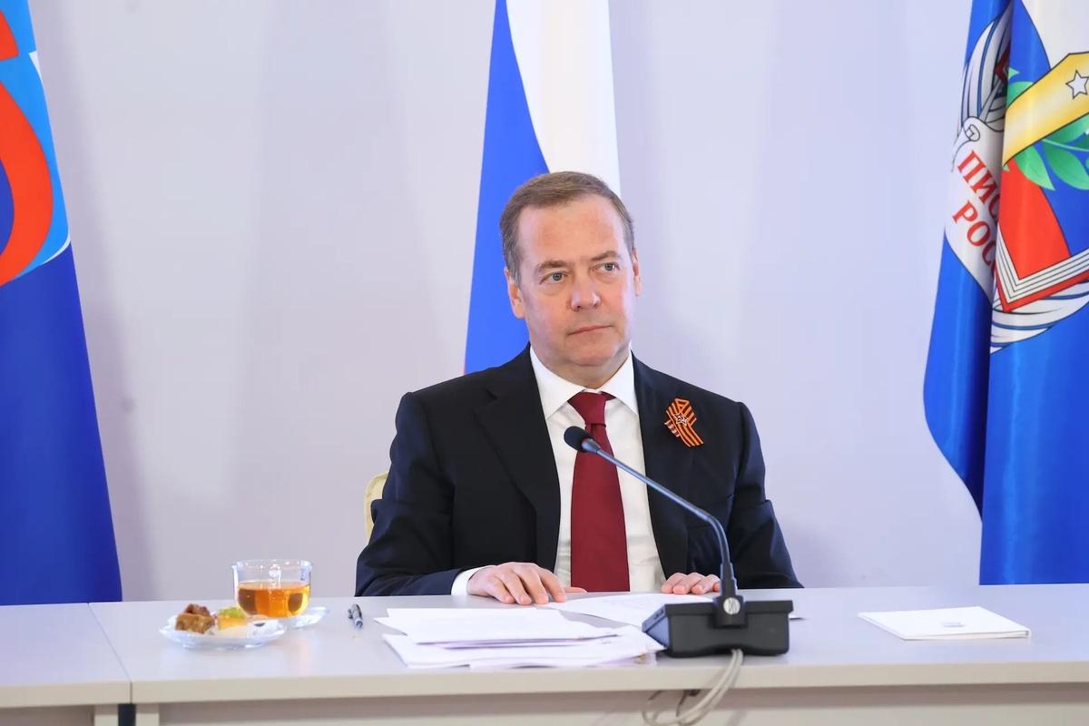 Дмитрий Медведев отреагировал на сообщение Киева о возможных провокациях с «грязной бомбой»