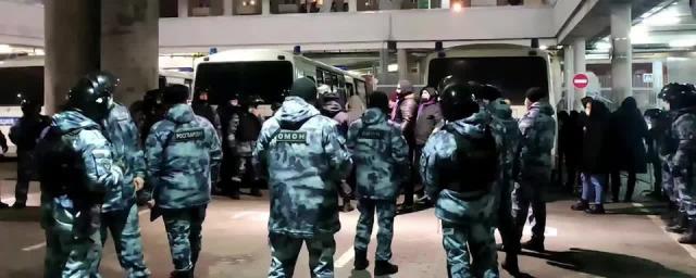 В Москве массово задерживают болельщиков ЦСКА после матча с «Зенитом»