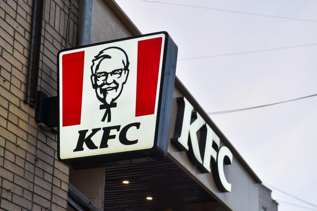 В Перми заведение быстрого питания KFC на Крисанова сменило вывеску на Rostic's