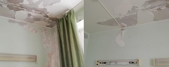 Штукатурка падает: Жители Боброва пожаловались на разруху в больнице