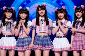 Японская поп-группа «Захватчики из космоса» распущена за романтические отношения с фанатами