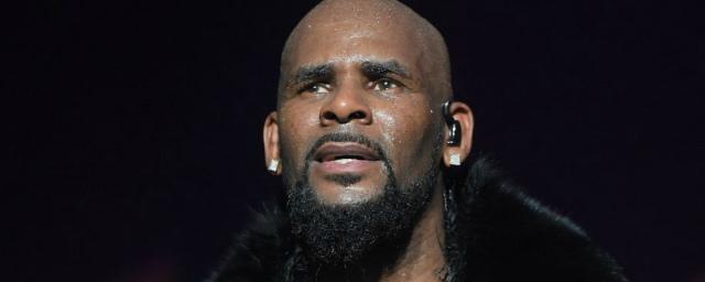 Лауреата «Грэмми» певца R. Kelly обвиняют в сексуальном насилии