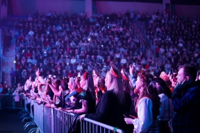 Кокошники, хороводы и аншлаг: как Иркутск отметил 8 Марта с читой Кадышевых