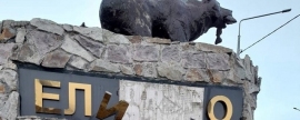 На Камчатке ищут вандалов, повредивших известную на всю Россию скульптуру «Медведи»
