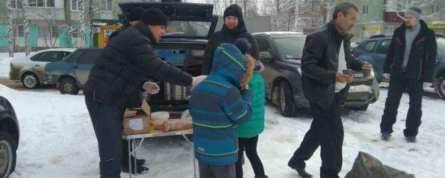 В Черкесске нуждающихся горожан кормят благотворительными обедами