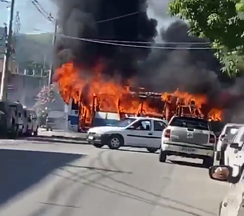 В Бразилии мафиозные группировки сожгли 36 автобусов, 4 грузовика и поезд после убийства главаря