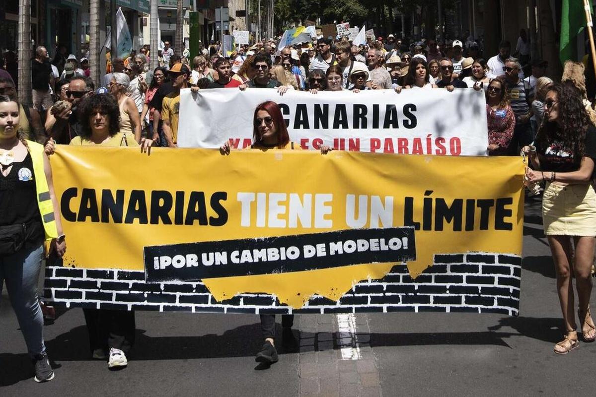 Тысячи испанцев больше не хотят видеть туристов