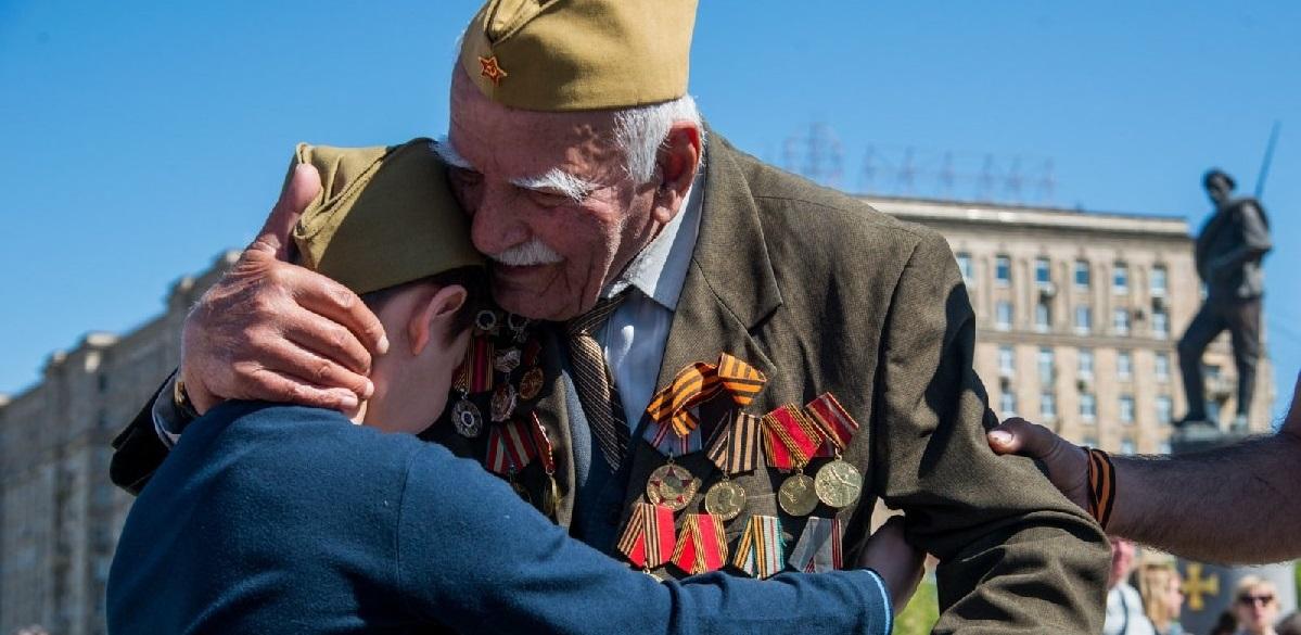 Сергей Безруков и Александр Друзь рассказали о подвигах своих родных-фронтовиков