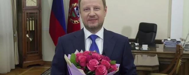 Виктор Томенко поздравил женщин Алтайского края с весенним праздником