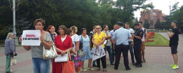 В городах страны проходят акции в поддержку кандидатов в Мосгордуму
