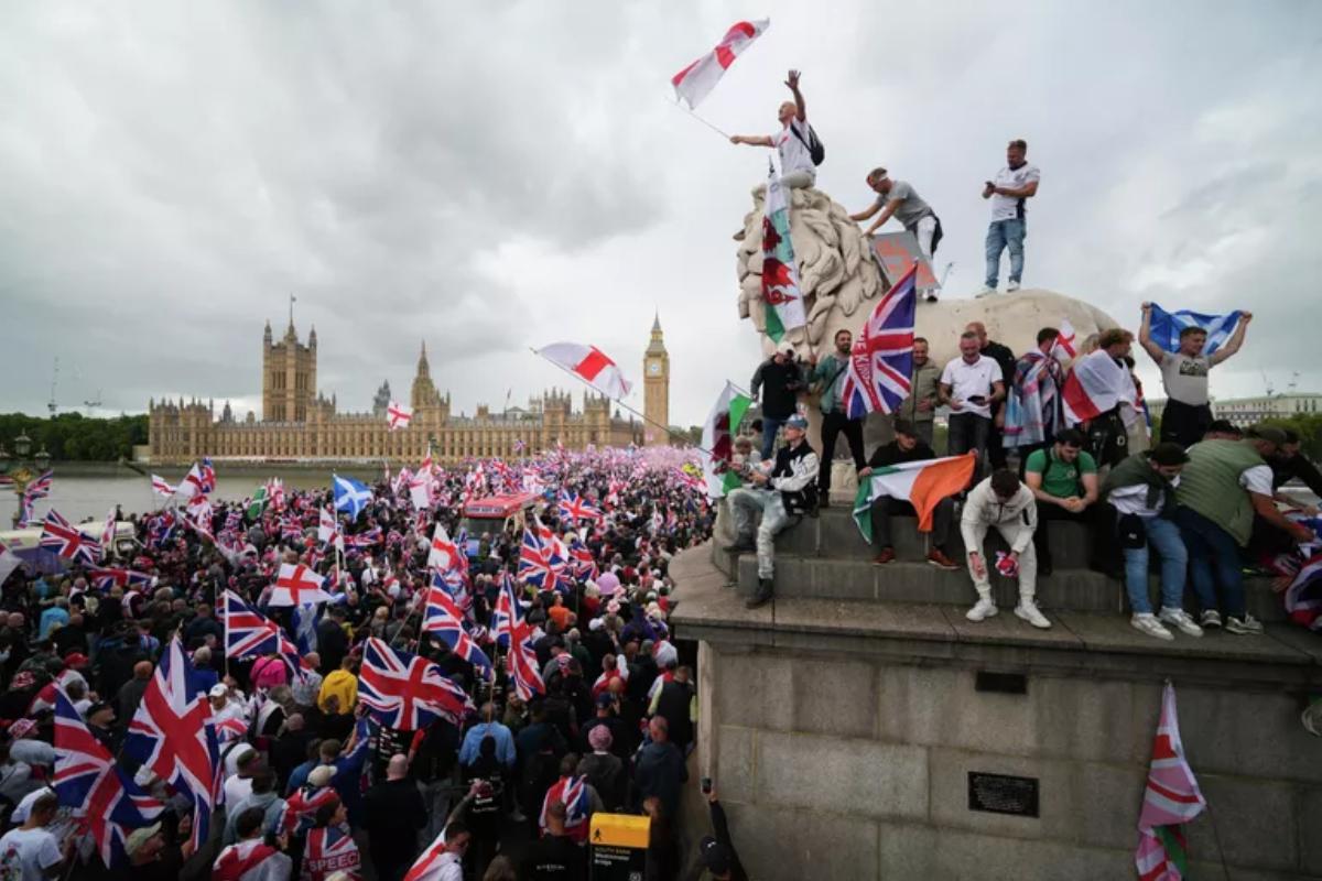 Порвали на «британский крест». Как жители Великобритании оказались гостями в собственном доме. Мигранты уже победили