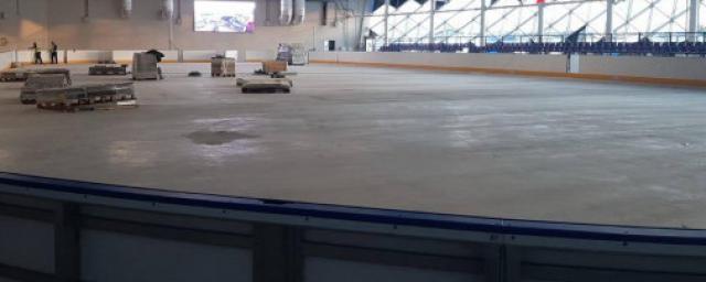 На Ледовую арену в Новосибирск по новым логистическим цепочкам доставили финские хоккейные борта