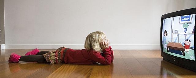 Французские ученые заявили о пользе совместного просмотра телевизора ребенка с родителями