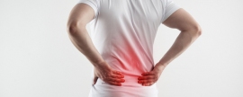 Врачи заявили, что боль в спине появляется как симптом трёх видов рака