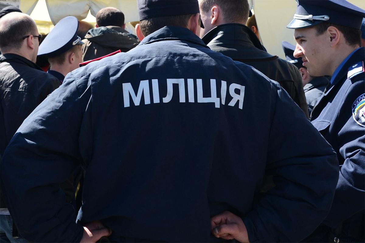 На Украине уволили полицейского за помощь инвалиду