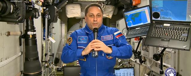 Космонавт Шкаплеров с борта МКС поздравил женщин с 8 Марта