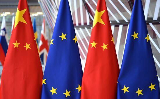 ЕС ищет спасение у Китая в условиях экономического кризиса