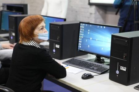 В Иркутске стартовал курс «Бабушка-онлайн»