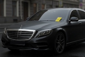 На служебный автомобиль новосибирского губернатора Травникова выписали штрафы на 70 тысяч рублей