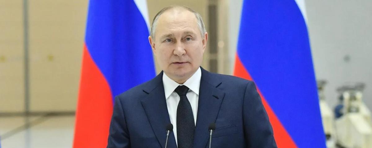 Владимир Путин поздравил сотрудников МЧС с Днем спасателя