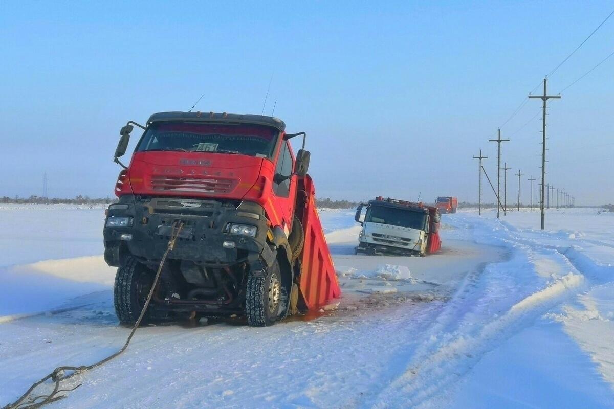 В Амурской области «КамАЗ» ушел под лед водохранилища