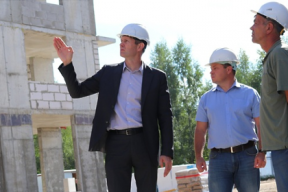 Алексей Воробьев проверил ход строительства домов для расселения аварийного жилья