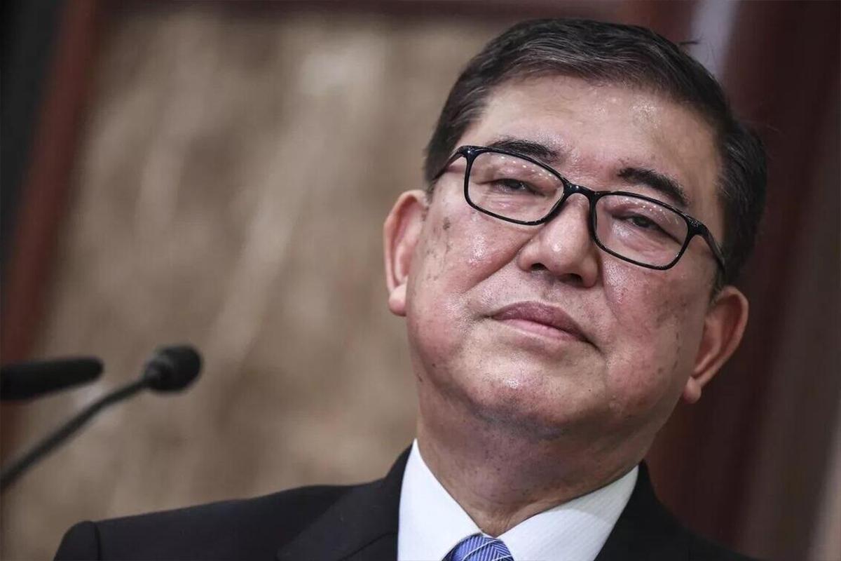 Премьер Японии сделал подношение в храм Ясукуни