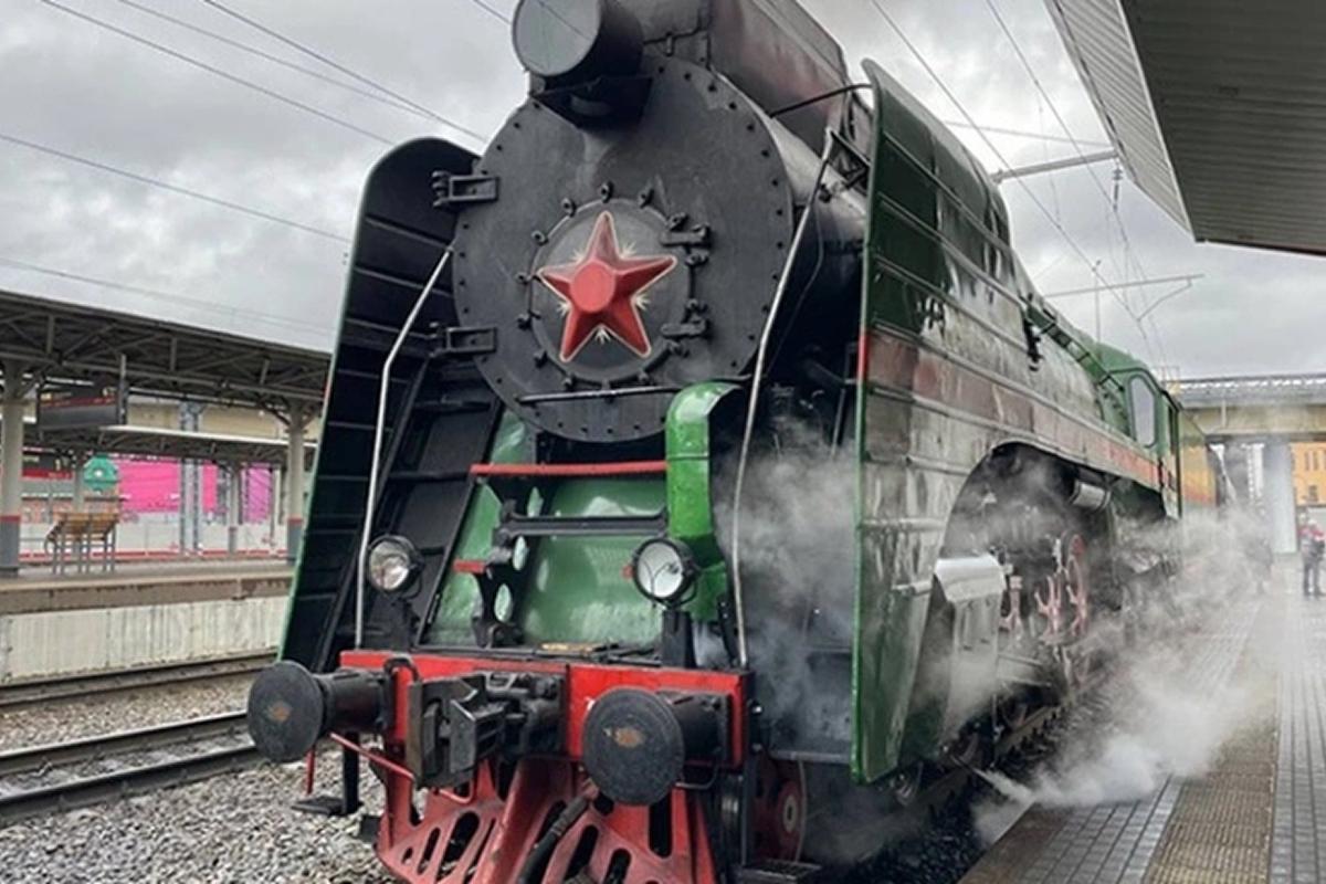 Пассажирский ретропоезд на паровозной тяге сошел с рельсов под Арзамасом