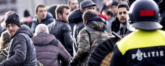 На несанкционированной акции в Амстердаме задержали 115 протестующих