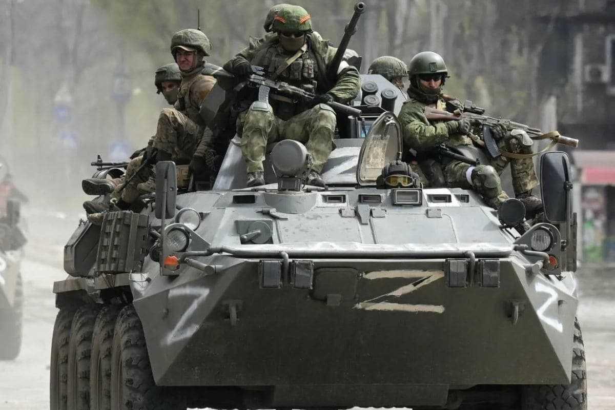 Стешин: Российские военные начали частично окружать Славянск