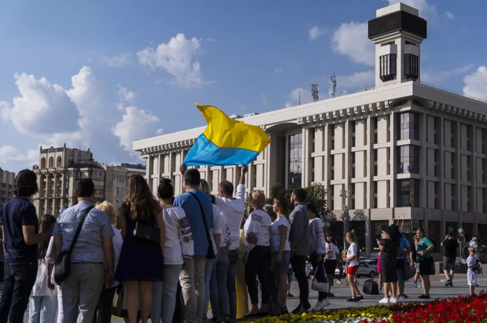 Опрос: Почти 60% украинцев выступают за переговоры с Москвой