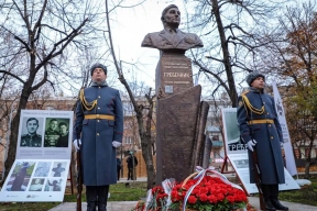 В Луганске открыли памятник Герою СССР Кузьме Гребеннику