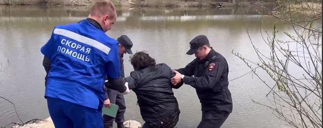 В Иркутске полицейский спас тонущую женщину