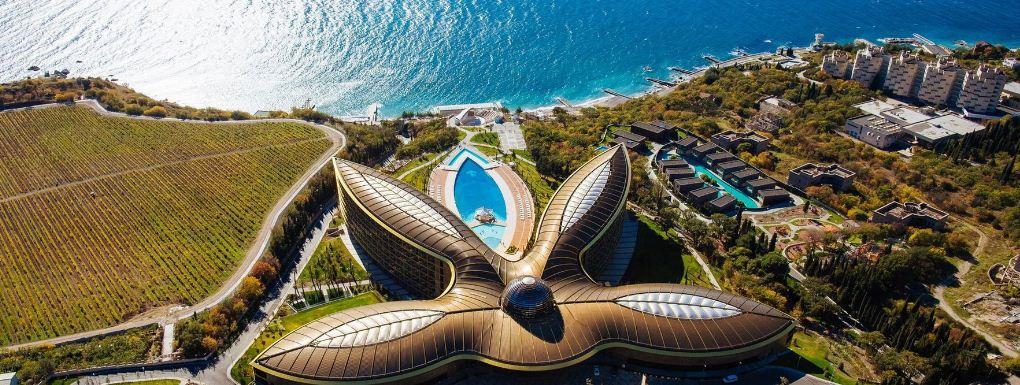 Крымский отель Mriya Resort&SPA предлагает встретить Новый год за 800 тысяч рублей