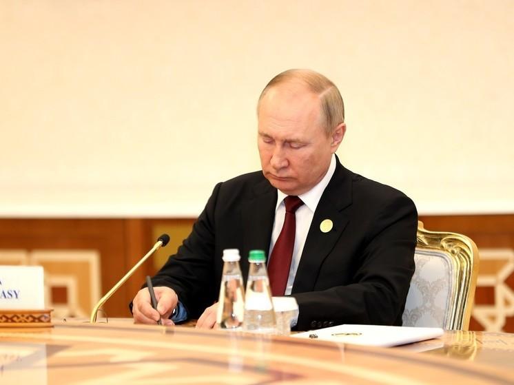 Ушаков: Мирные инициативы Путина перечеркнули конференцию по Украине