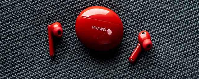 В России представят беспроводные наушники Huawei FreeBuds 4i
