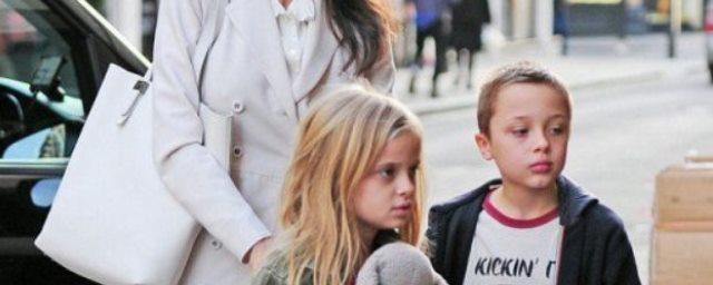 Фанатов Анджелины Джоли шокировал изможденный вид ее детей
