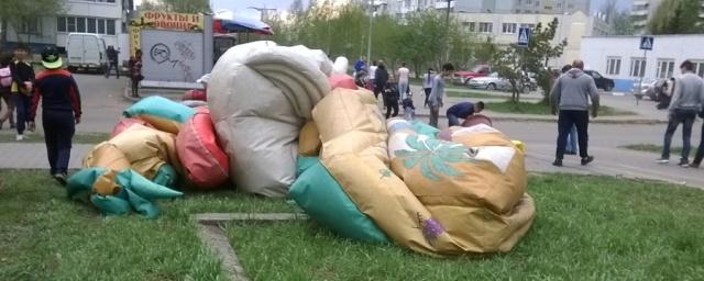 В Омске прокуратура проверит инцидент с детьми и улетевшим батутом