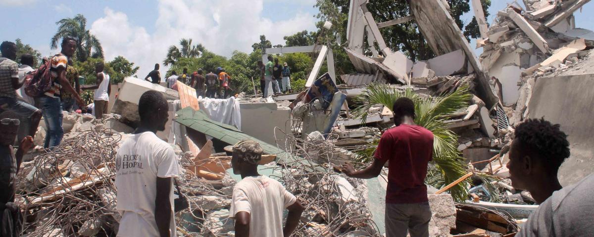Число жертв землетрясения на Гаити достигло 1297