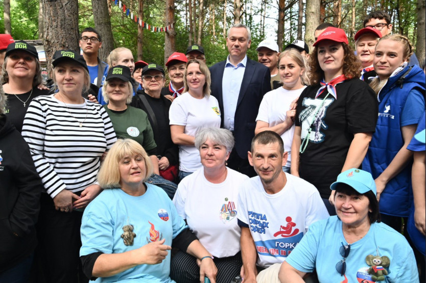 Губернатор Новосибирской области Андрей Травников отметил вклад более 500 волонтёров на форуме «Патриоты Сибири» в Бердске