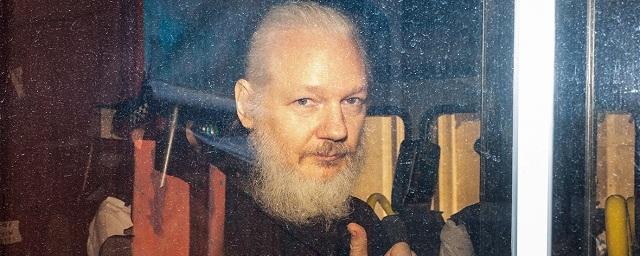 Главред WikiLeaks навестил Ассанжа в британской тюрьме