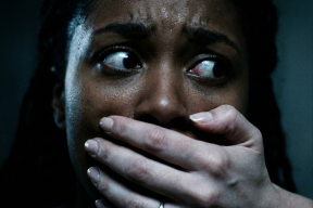 Она выжила в аду. 19-летнюю нигерийку удерживали в борделе «злые духи». Современное рабство в многоэтажке