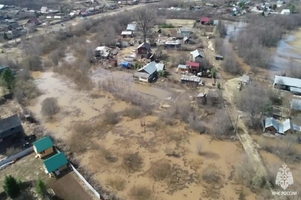 В результате паводка в Пермском крае затопило 26 придомовых участков и мост