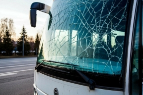 В Мурманской области после аварии с автобусом госпитализировали двух человек