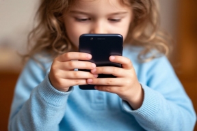 Родители, берегитесь: гаджеты тормозят речевое развитие малышей