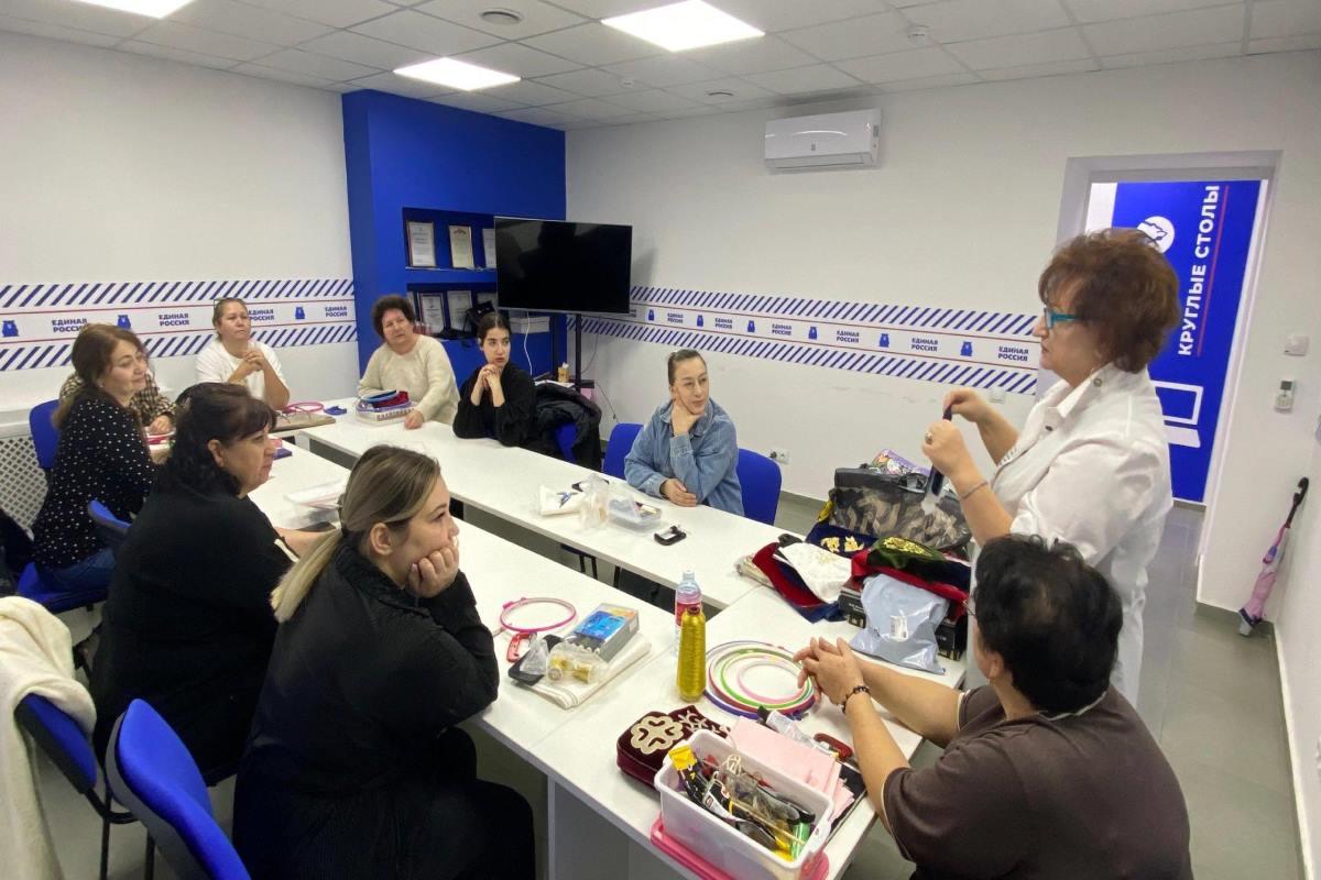 В Центре народной культуры РА начали обучать старинным ремеслам адыгов