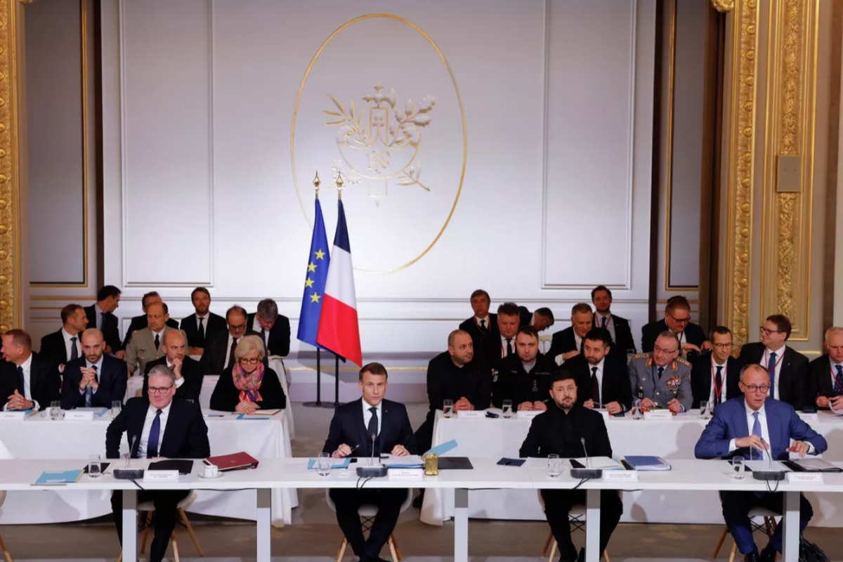 Коллективное безумие «желающих»: западные СМИ раскритиковали обращения ЕС к США по гарантиям для Киева